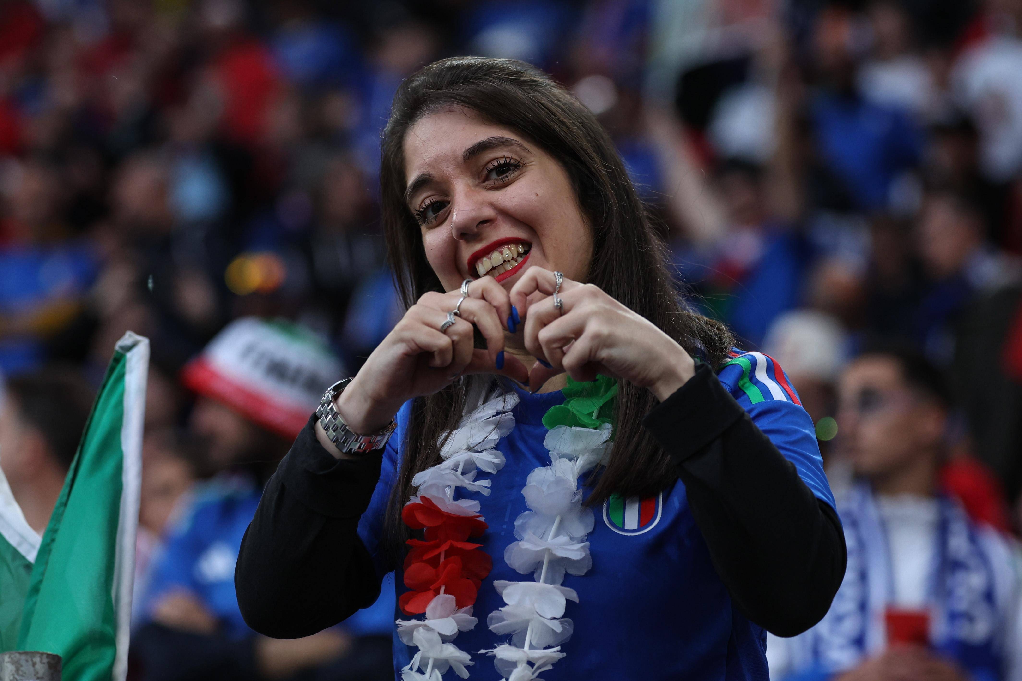 欧国际赛事上球员技术过硬,拼搏精神可嘉 欧国际赛事上球员技术过硬,拼搏精神可嘉