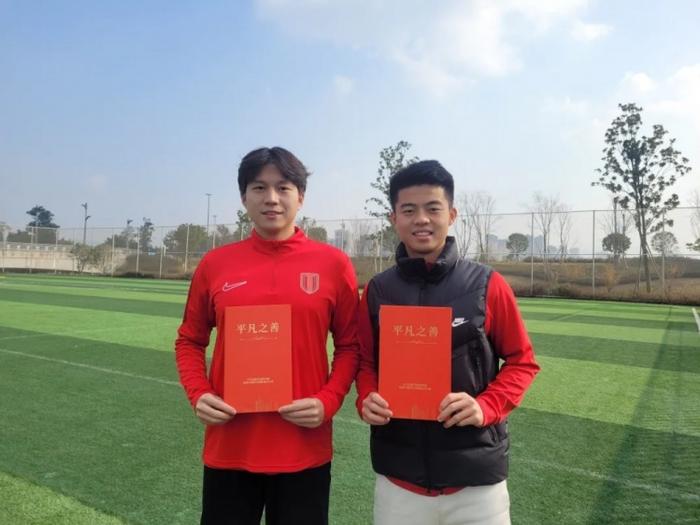 赛季前的备战训练,球队士气高涨 赛季前的备战训练,球队士气高涨