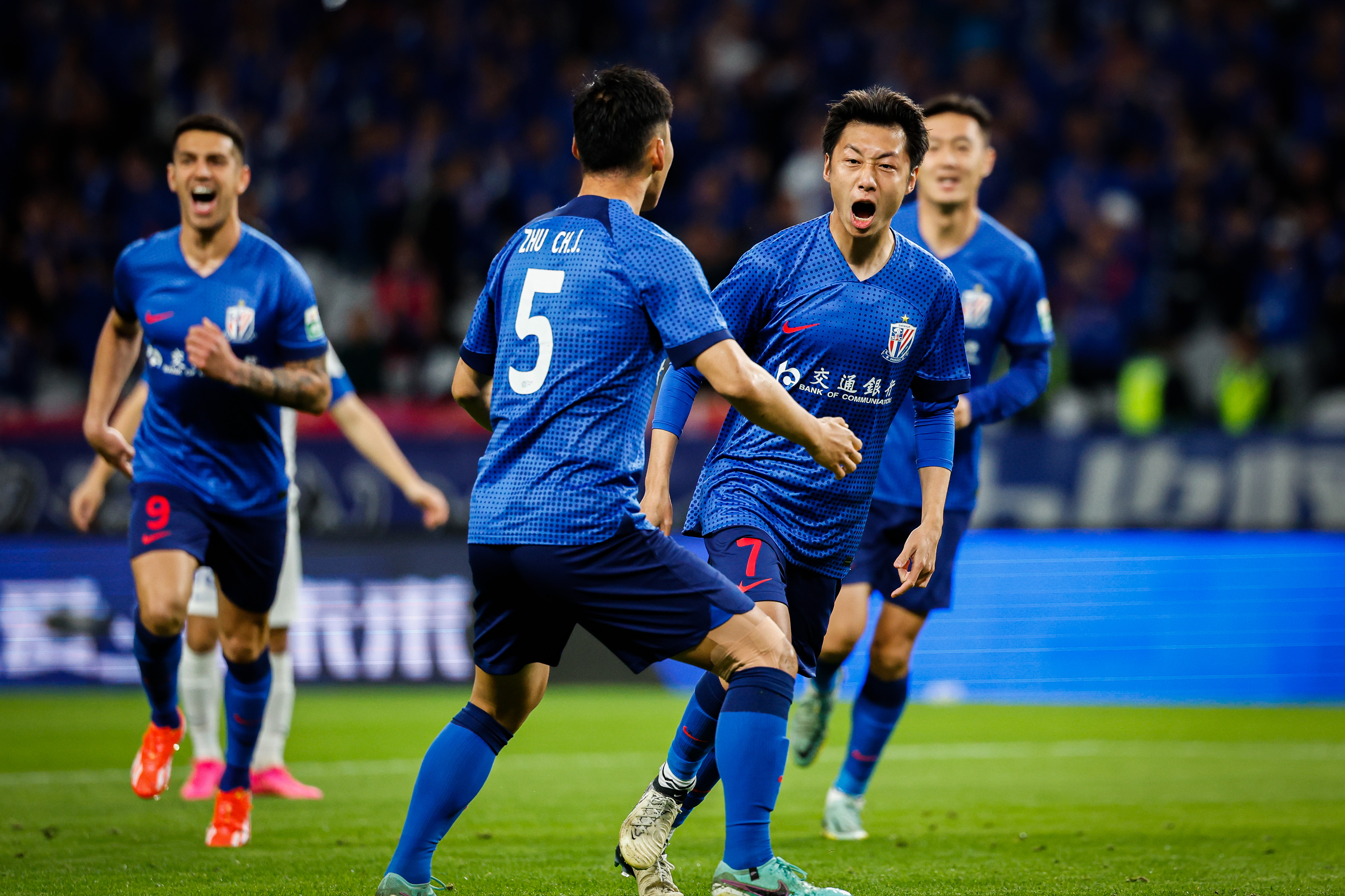 申花主场逼平鲁能,获得关键一分 申花主场逼平鲁能,获得关键一分