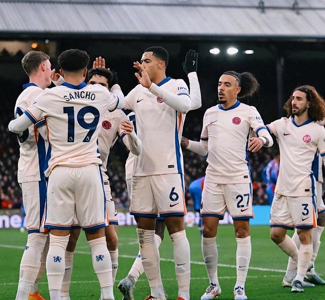 曼城腾飞登顶,领跑欧洲俱乐部赛事! 曼城腾飞登顶,领跑欧洲俱乐部赛事!