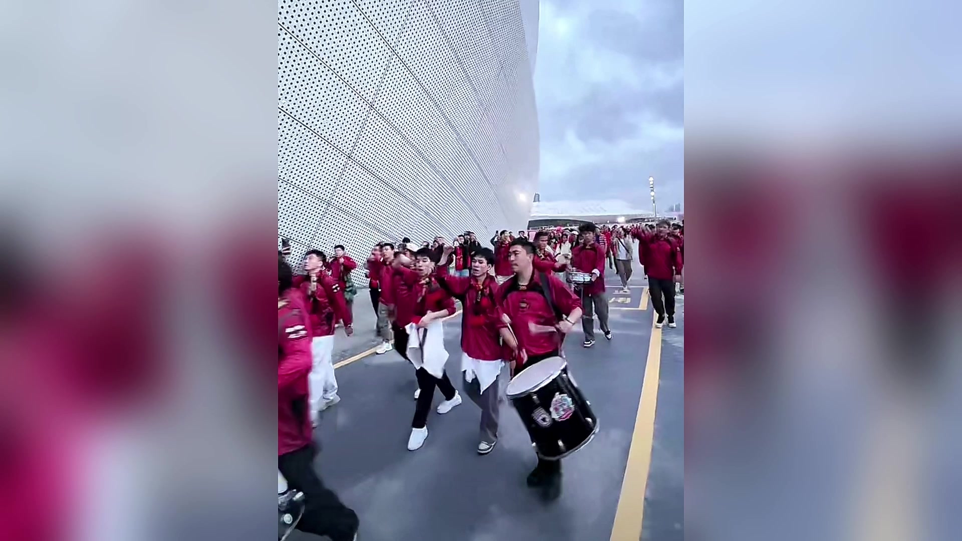 球迷集体助威活动,场面壮观震撼 球迷集体助威活动,场面壮观震撼