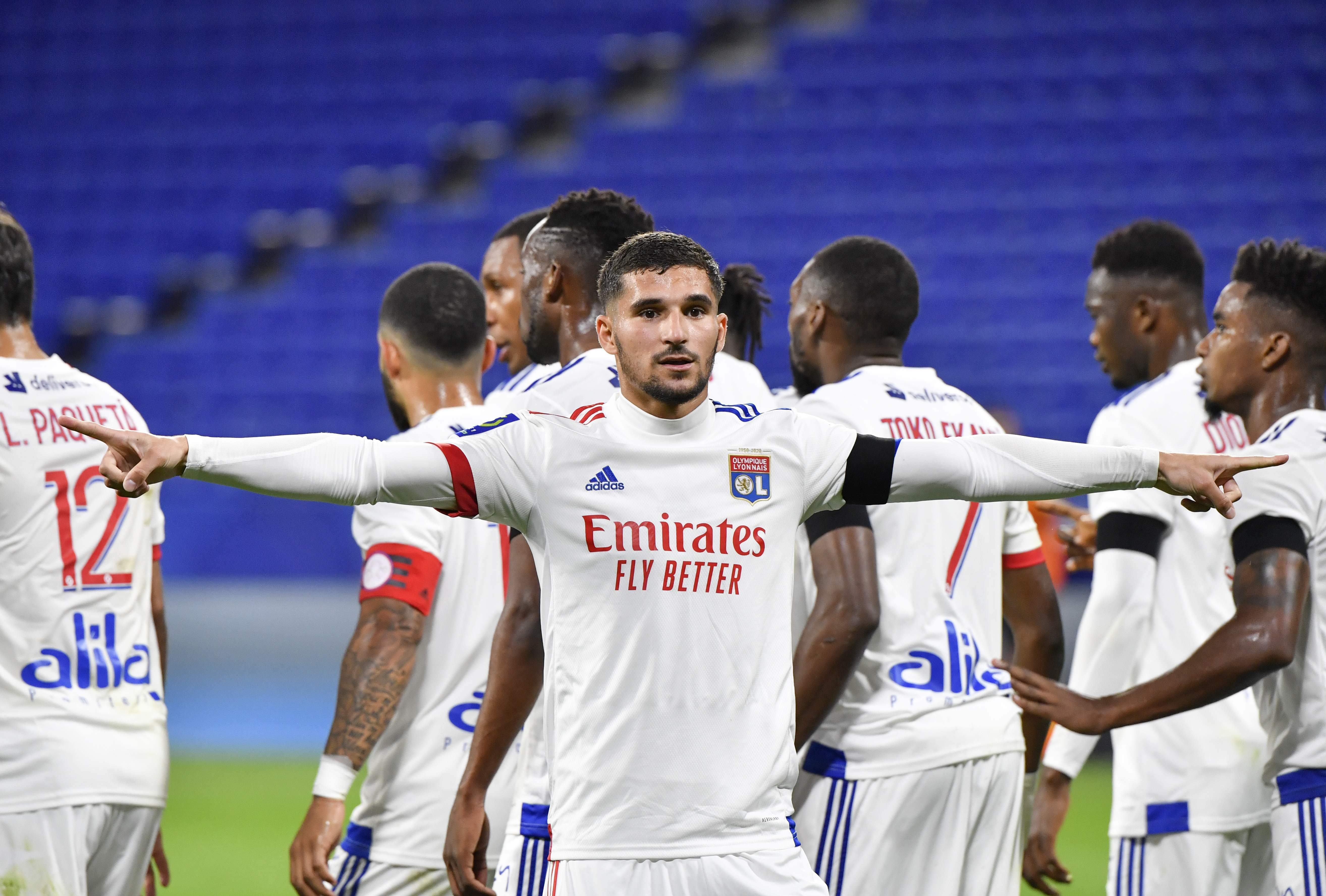 足球比赛剧情波澜起伏,球队竞争激烈 足球比赛剧情波澜起伏,球队竞争激烈