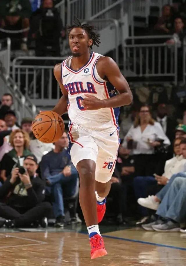 猛龙战胜76人,西亚卡姆发挥出色 猛龙战胜76人,西亚卡姆发挥出色