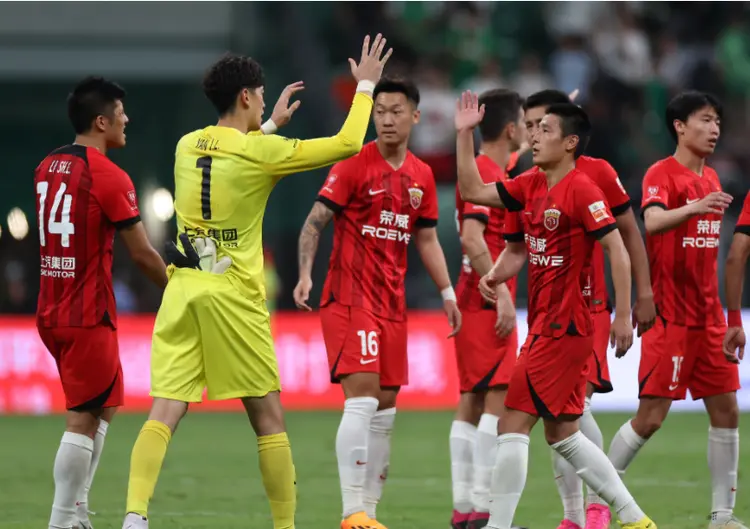 领头羊遭逆袭,联赛格局生变 领头羊遭逆袭,联赛格局生变